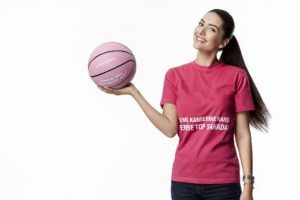 Berg&uuml;zar Korel sahaya &ccedil;ıkıyor