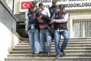 İstanbul'da iki sahte polis yakalandı