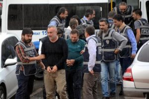 İnsan tacirlerine 3 kentte operasyon: 12 g&ouml;zaltı