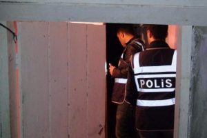 Uyuşturucu satıcılarına şafak baskını: 9 g&ouml;zaltı