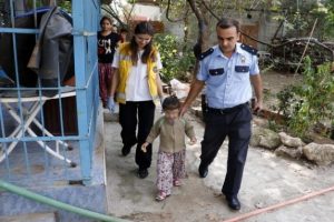 Zavallı 2 &ccedil;ocuk sokağa terk edildi