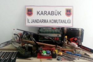 Karab&uuml;k'te ka&ccedil;ak kazı yapan 5 kişiye g&ouml;zaltı