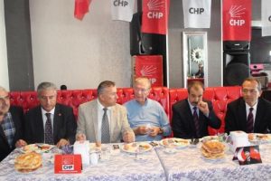 Samsun'da CHP'li adaylar muhtarlarla buluştu