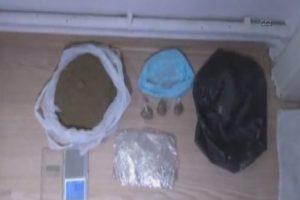 Uyuşturucu operasyonu polis kamerasında