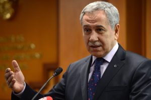 Arın&ccedil;: 'Ben başkalarının yaptığı gibi bize 400 vekil verin demiyorum'