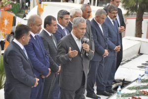 Arın&ccedil; şehit evini ziyaret etti