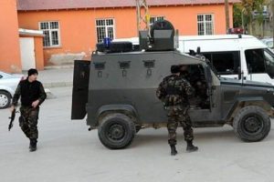 Bursa'da ter&ouml;r operasyonunda g&ouml;zaltına alınan zanlılar hakim karşısında