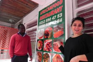 Atanamayan Serpil &ouml;ğretmen, Afrika yemekleri restoranını a&ccedil;tı