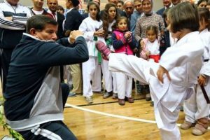 Başbakan Davutoğlu spor salonu a&ccedil;ılışı yaptı