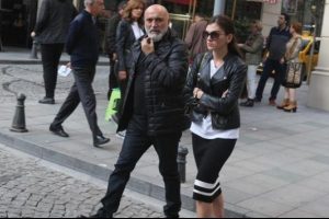 Hikmet Karaman İstanbul'da gen&ccedil; bir kadınla g&ouml;r&uuml;nt&uuml;lendi...