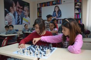 Bursa Osmangazi'de &ccedil;ocuklara &uuml;cretsiz satran&ccedil; kursu