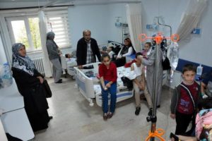 Bartın'da 145 &ouml;ğrenci yemekten zehirlendi