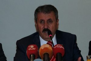 BBP lideri Destici Bursa'da a&ccedil;ıklamalarda bulundu: 'Oy avcılığı'