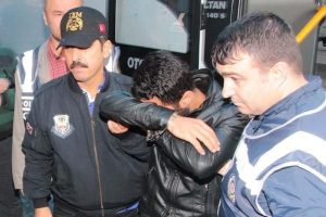 Manisa'da g&ouml;zaltına alınan HDP'li 14 kişi adliyede