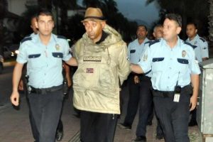 Alanya'da canlı bomba paniğine yola&ccedil;tı