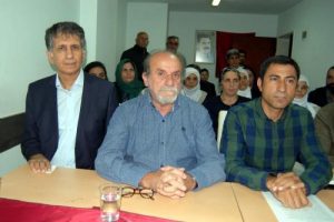 "Adalet Bakanı, sırıtma &ouml;n&uuml;ndeki dilek&ccedil;eyi imzala"