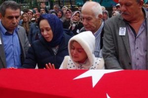 Kalp krizinden &ouml;len polis memuru son yolculuğuna uğurlandı