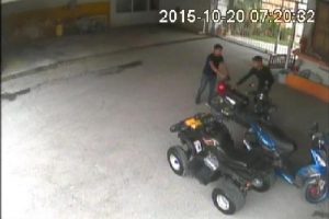 Elektrikli bisiklet hırsızları g&uuml;venlik kamerasında