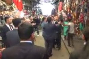Davutoğlu'nun &ccedil;arşı ziyaretinde gerginlik!