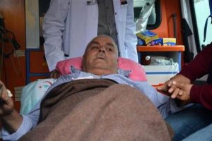 Şehit oğluna ambulansın i&ccedil;inde veda etti