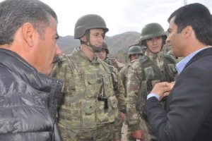Asker, Dağlıca b&ouml;lgesine gitmek isteyen HDP'lilere izin vermedi