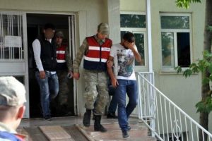 İki kız &ccedil;ocuğunu ka&ccedil;ıracaklardı!