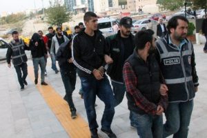 Elazığ'da uyuşturucu operasyonu: 8 g&ouml;zaltı
