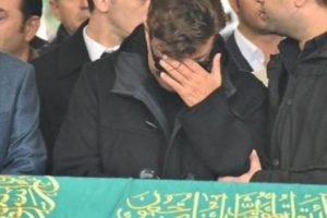 Fatih &Uuml;rek annesini b&ouml;yle uğurladı...