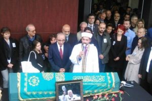 &Ccedil;etin Altan son kez gazetesine geldi...