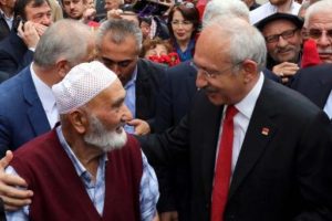 'Etnik kimlik ve din &uuml;zerinden siyaset yapanlara g&uuml;venmeyin'