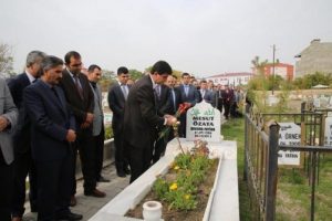 Erciş'te depremde hayatını kaybedenler anıldı