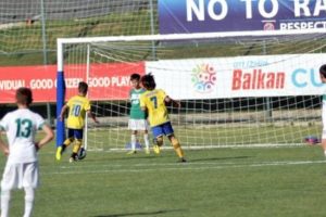 Bursasporlu minik futbolculara b&uuml;y&uuml;k onur