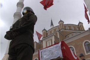 Şehit uzman &ccedil;avuşun naaşı toprağa verildi