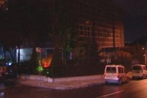 OYAK binası &ouml;n&uuml;nde silahlar patladı