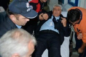 Otomobilinde arama yapan polisi ka&ccedil;ırdı