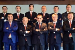 Galatasaray y&ouml;netimi derbiye tam kadro gidiyor