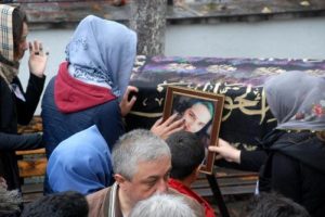 17 yaşındaki gen&ccedil; kız l&ouml;semiden &ouml;ld&uuml;
