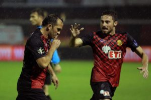 Eskişehirspor taraftarlarından y&ouml;netime tepki y&uuml;r&uuml;y&uuml;ş&uuml;