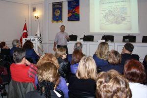 Bursa'da Nil&uuml;fer Rotary tarafından sosyal medyanın zararları anlatıldı