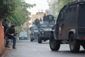 Diyarbakır'da IŞİD operasyonu: İki polis şehit