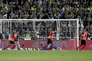 Galatasaray'ı Florya'da az sayıda taraftar karşıladı