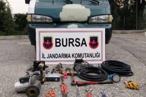 Bursa'da 19 hırsızlık olayının ş&uuml;phelisi 2 şahıs yakalandı