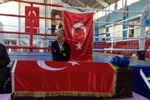 Eski Milli boks&ouml;r Şeref &Ccedil;alışkan son yolculuğuna uğurlandı