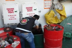 Aliağa Limanında ka&ccedil;ak akaryakıt operasyonu