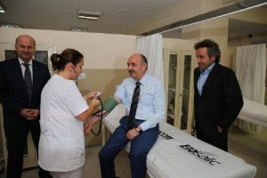 Sağlık Bakanı M&uuml;ezzinoğlu'nun tansiyonu normal &ccedil;ıktı