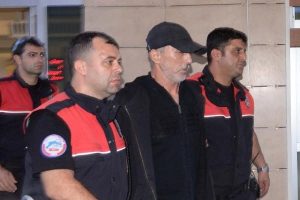 Boşandığı eşini kızının g&ouml;z&uuml; &ouml;n&uuml;nde &ouml;ld&uuml;rd&uuml;