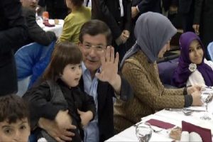Davutoğlu, Bağcılar Engelliler Sarayı'nı ziyaret etti
