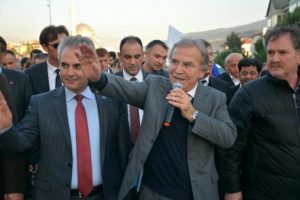 AK Partili Şahin: 'Ge&ccedil;im' sorunu yaşayan iktidarlarla...