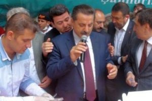 Faruk &Ccedil;elik'in de katıldığı aşure programında bomba paniği