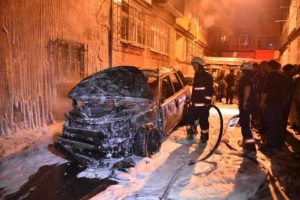 İstanbul Fatih'te 3 otomobil kundaklandı
